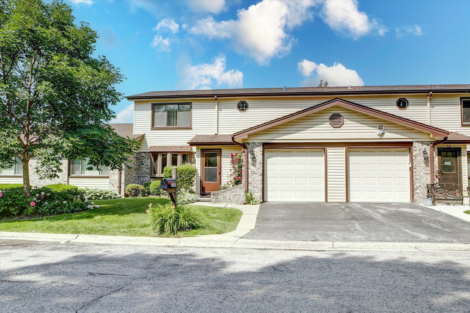 1330 S MALLARD Lane, Mount Prospect, IL 60056