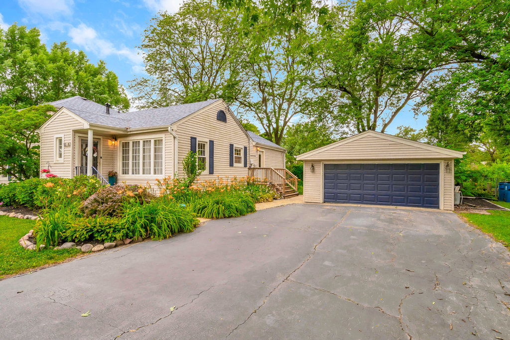 10114 S 81st Court, Palos Hills, IL 60465