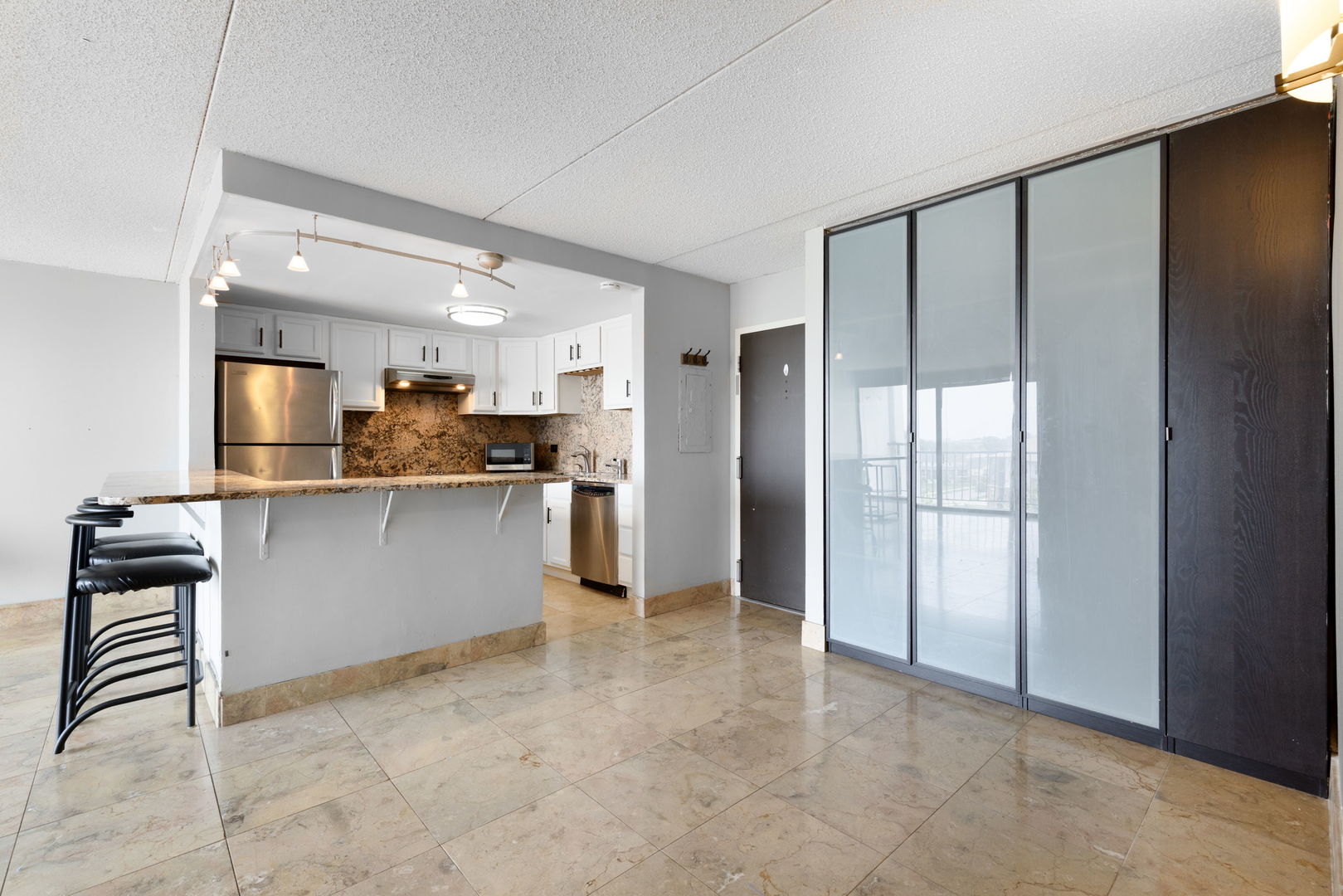 2015 S Finley Road #908, Lombard, IL 60148