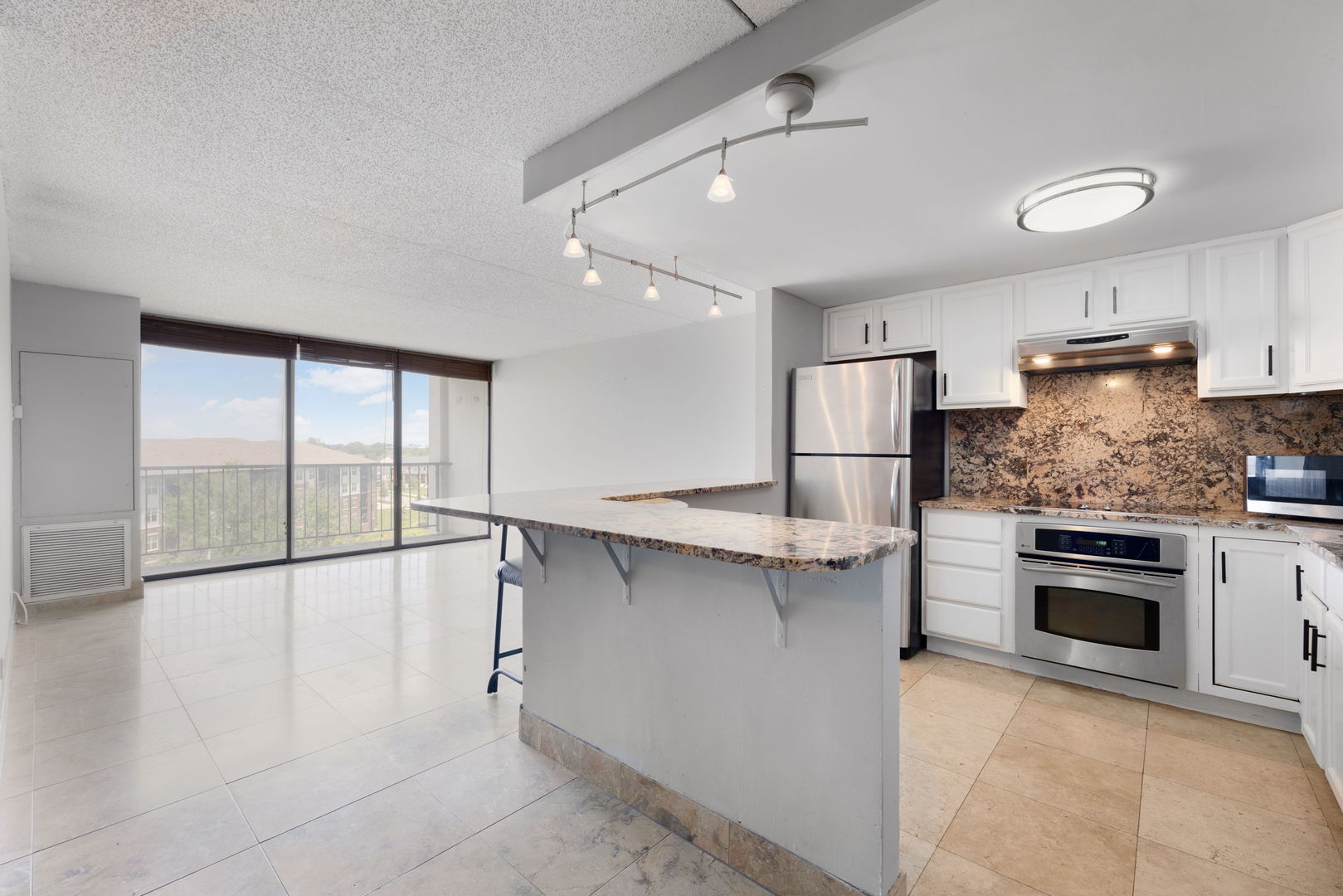 2015 S Finley Road #908, Lombard, IL 60148