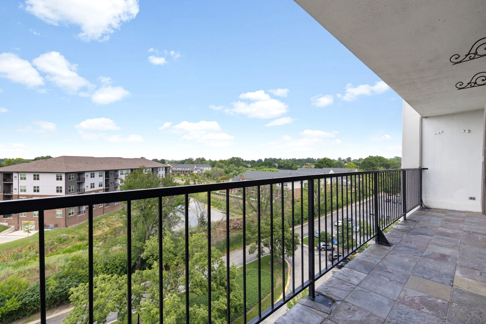 2015 S Finley Road #908, Lombard, IL 60148