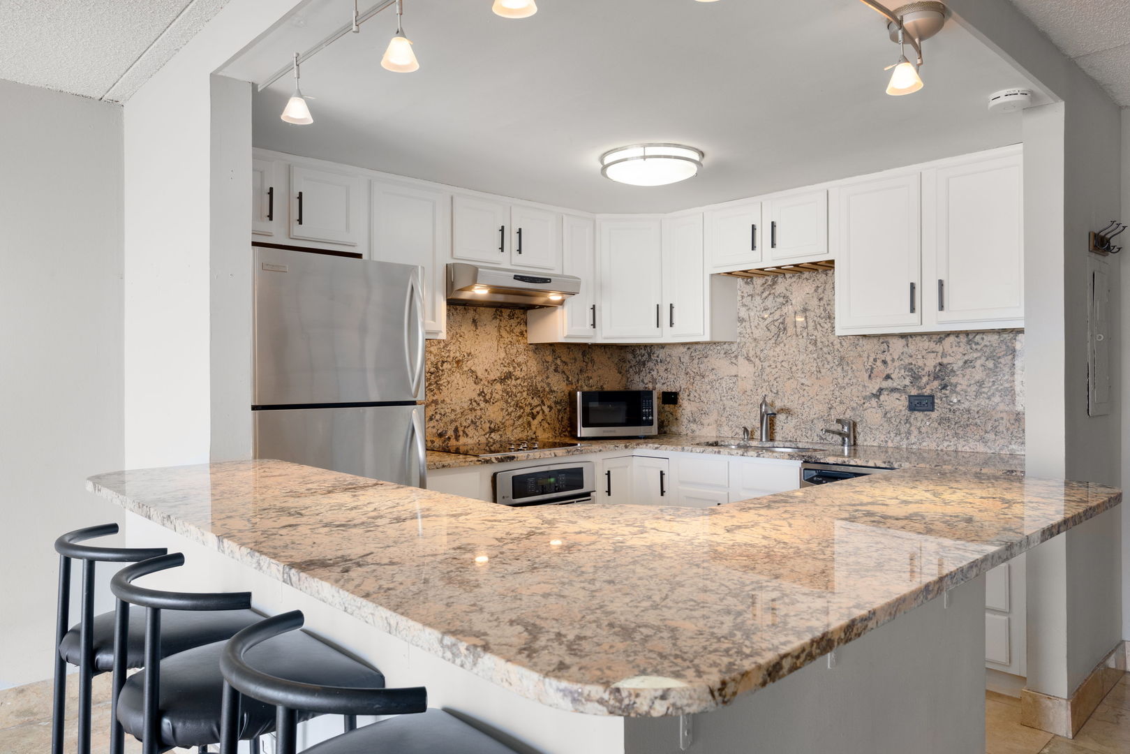 2015 S Finley Road #908, Lombard, IL 60148