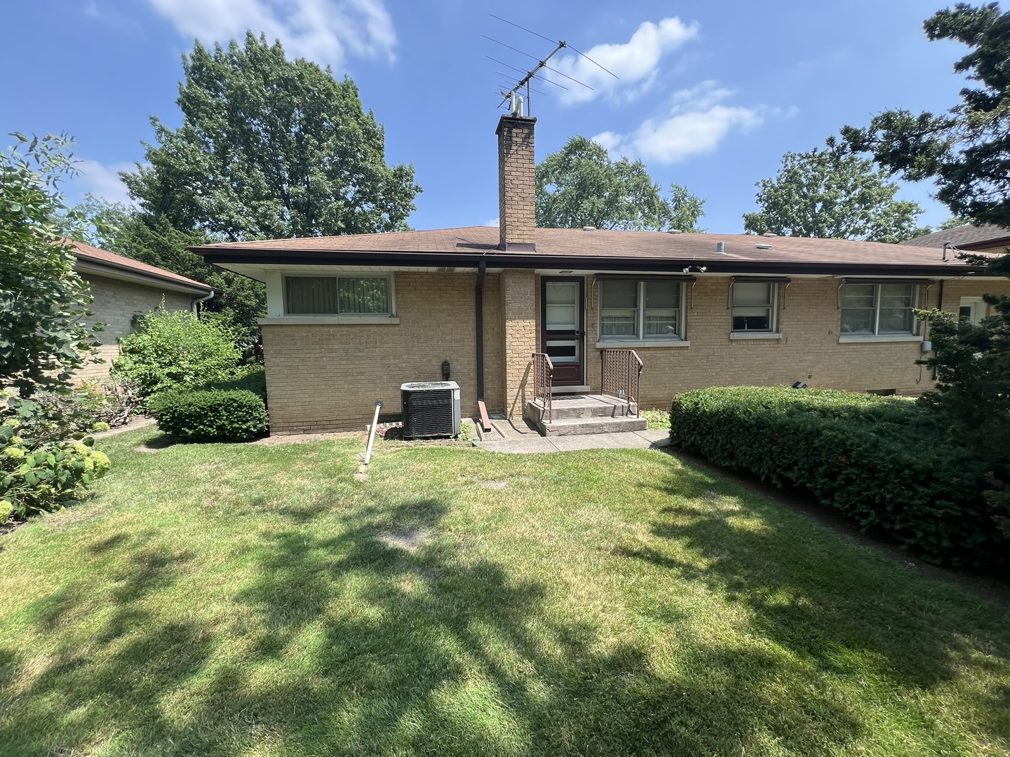 880 S Washington Street, Elmhurst, IL 60126