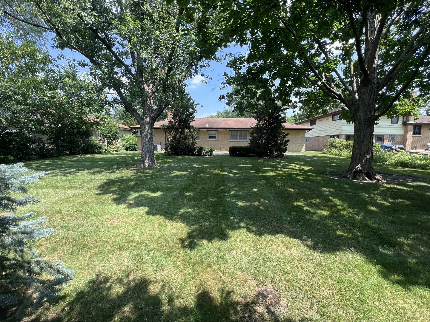 880 S Washington Street, Elmhurst, IL 60126