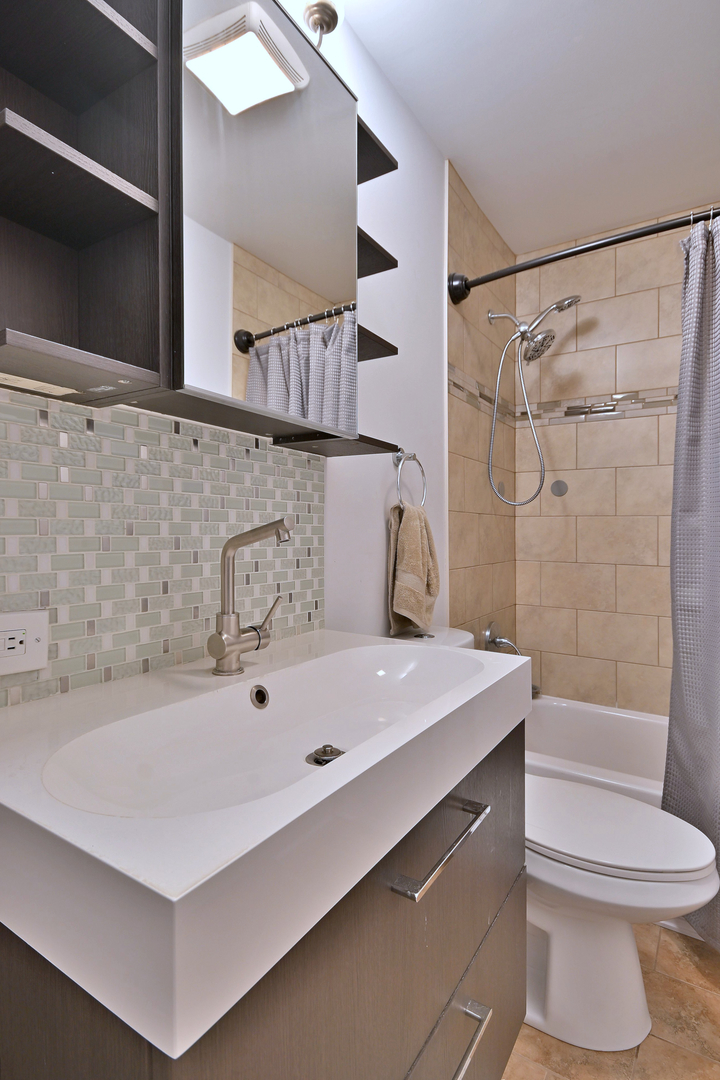 2149 Country Club Drive #13, Woodridge, IL 60517