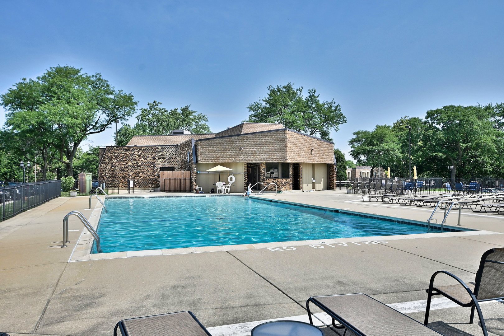 2149 Country Club Drive #13, Woodridge, IL 60517