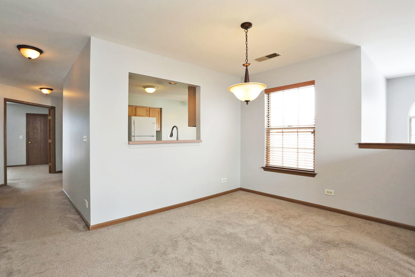 600 W Streamwood Boulevard #B, Streamwood, IL 60107