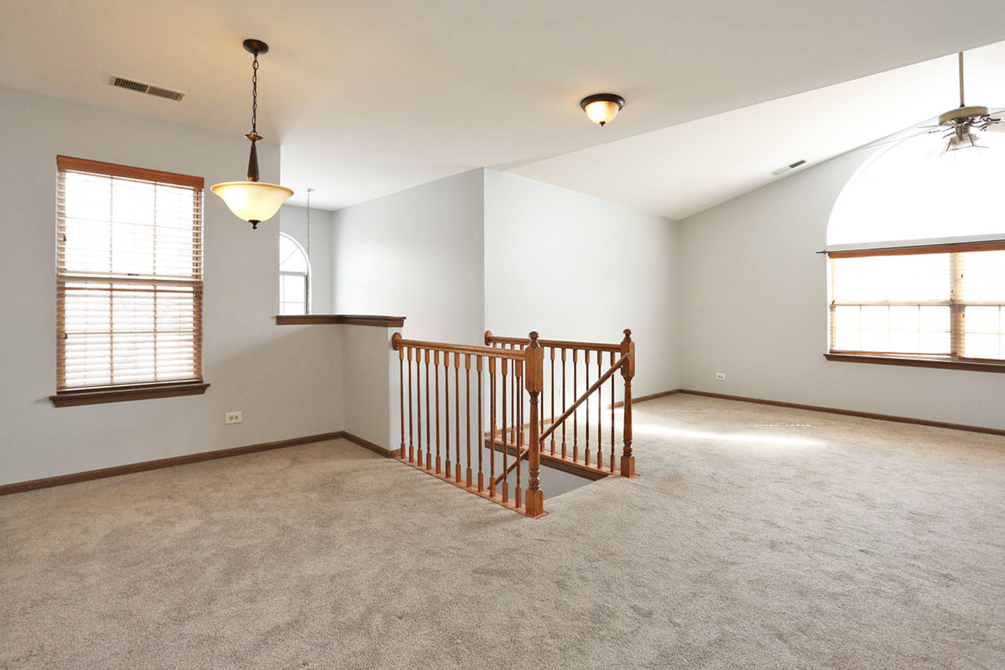600 W Streamwood Boulevard #B, Streamwood, IL 60107