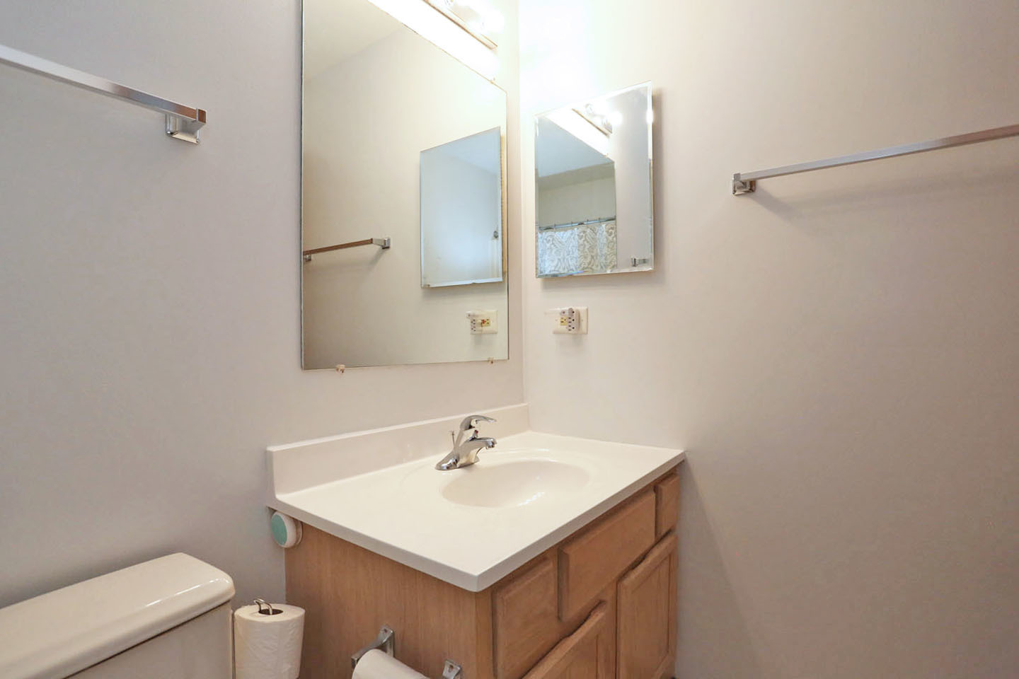 600 W Streamwood Boulevard #B, Streamwood, IL 60107
