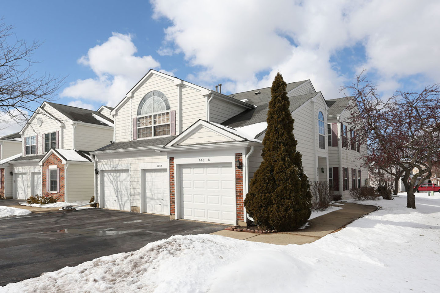 600 W Streamwood Boulevard #B, Streamwood, IL 60107