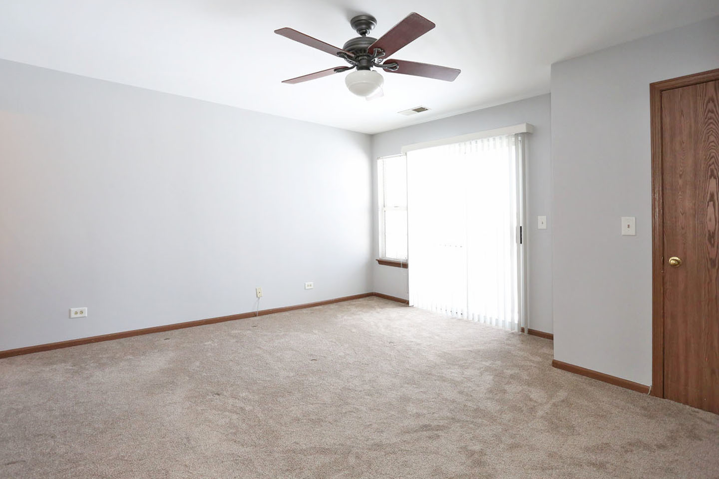600 W Streamwood Boulevard #B, Streamwood, IL 60107
