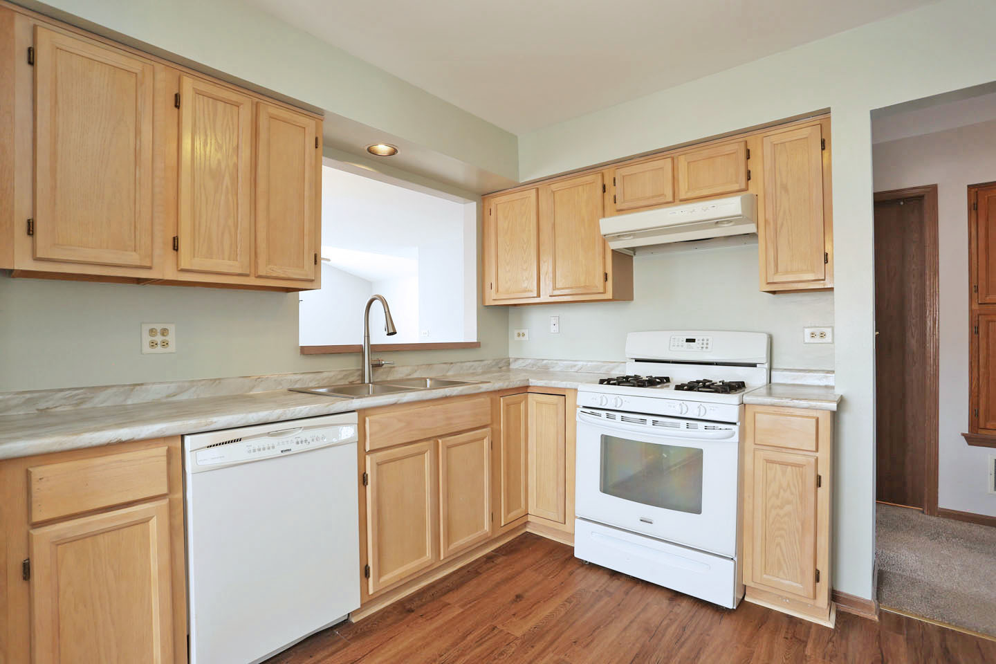 600 W Streamwood Boulevard #B, Streamwood, IL 60107