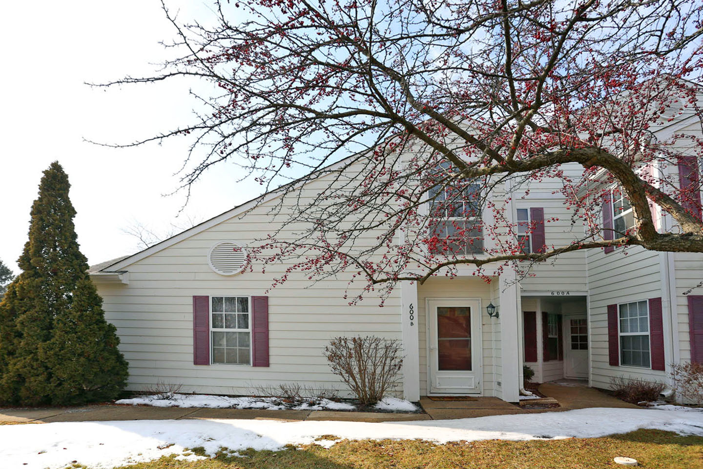 600 W Streamwood Boulevard #B, Streamwood, IL 60107