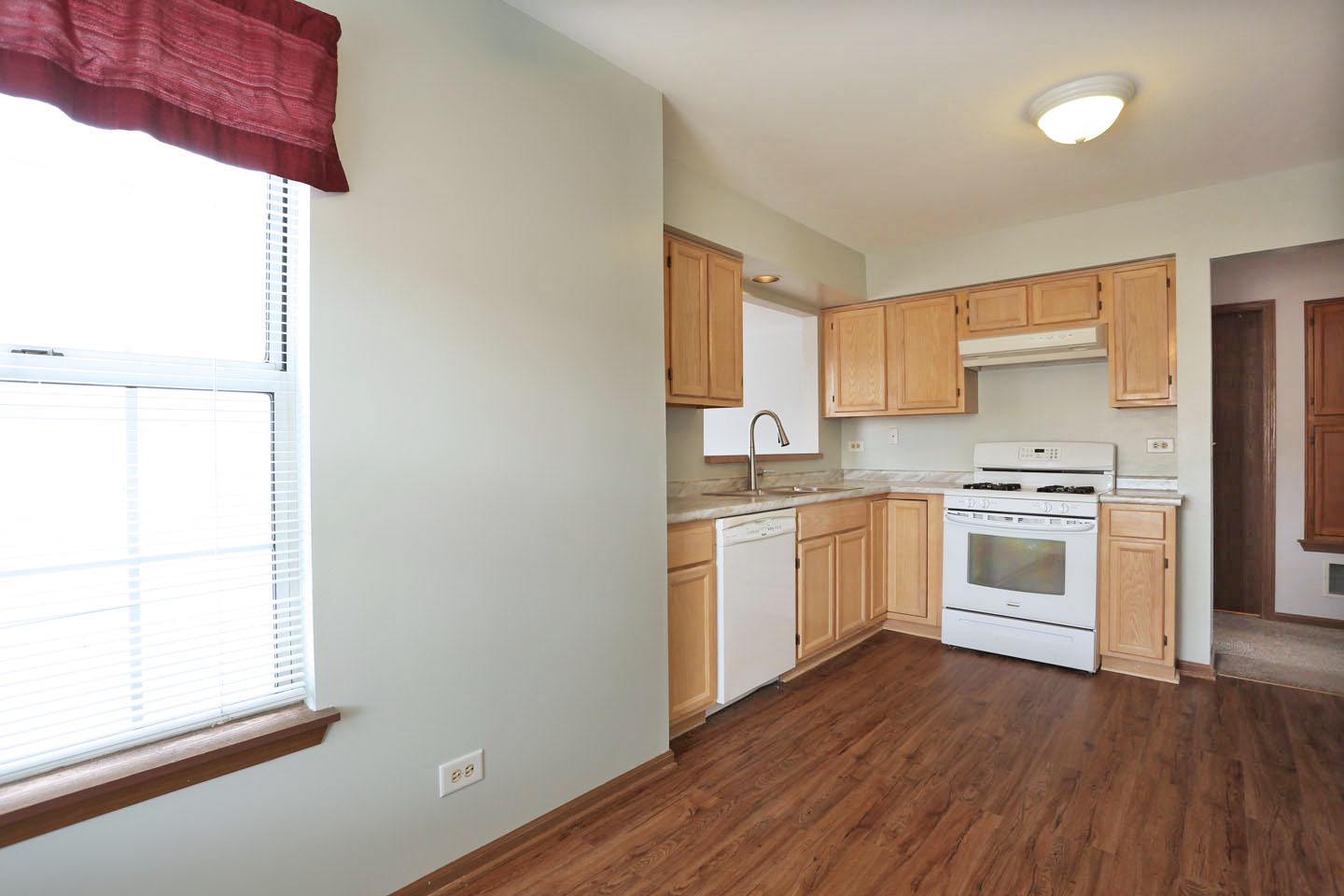 600 W Streamwood Boulevard #B, Streamwood, IL 60107