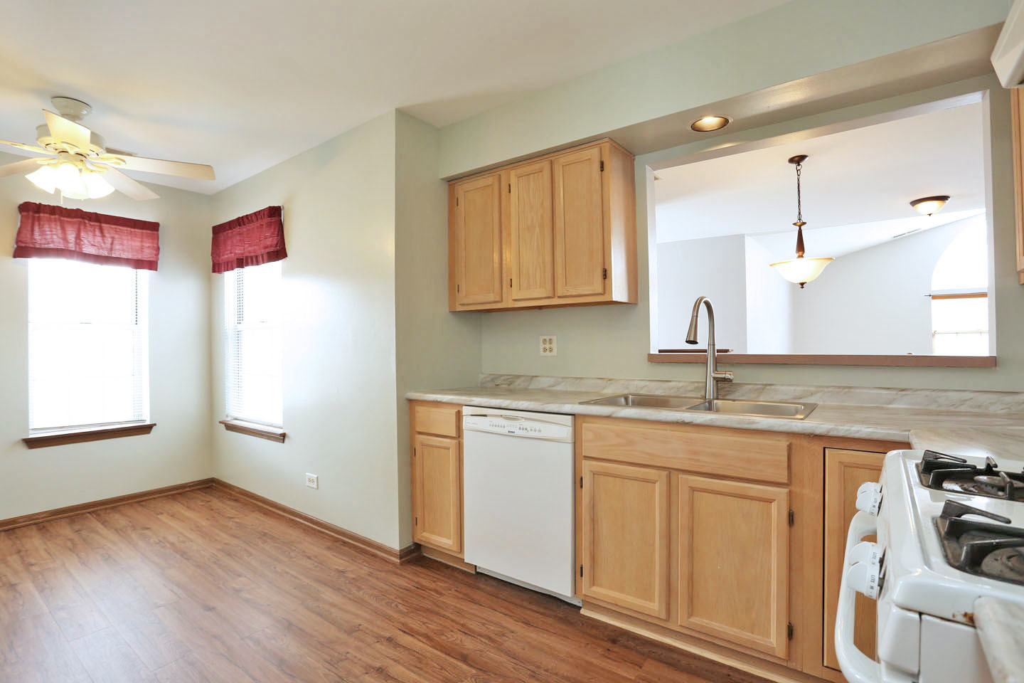600 W Streamwood Boulevard #B, Streamwood, IL 60107