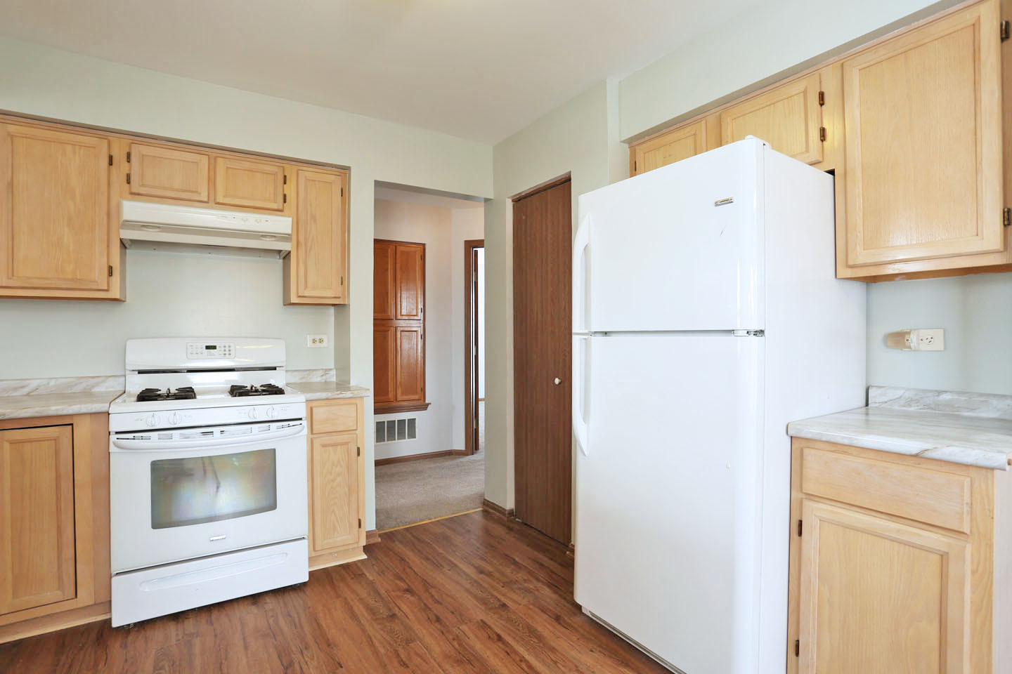 600 W Streamwood Boulevard #B, Streamwood, IL 60107