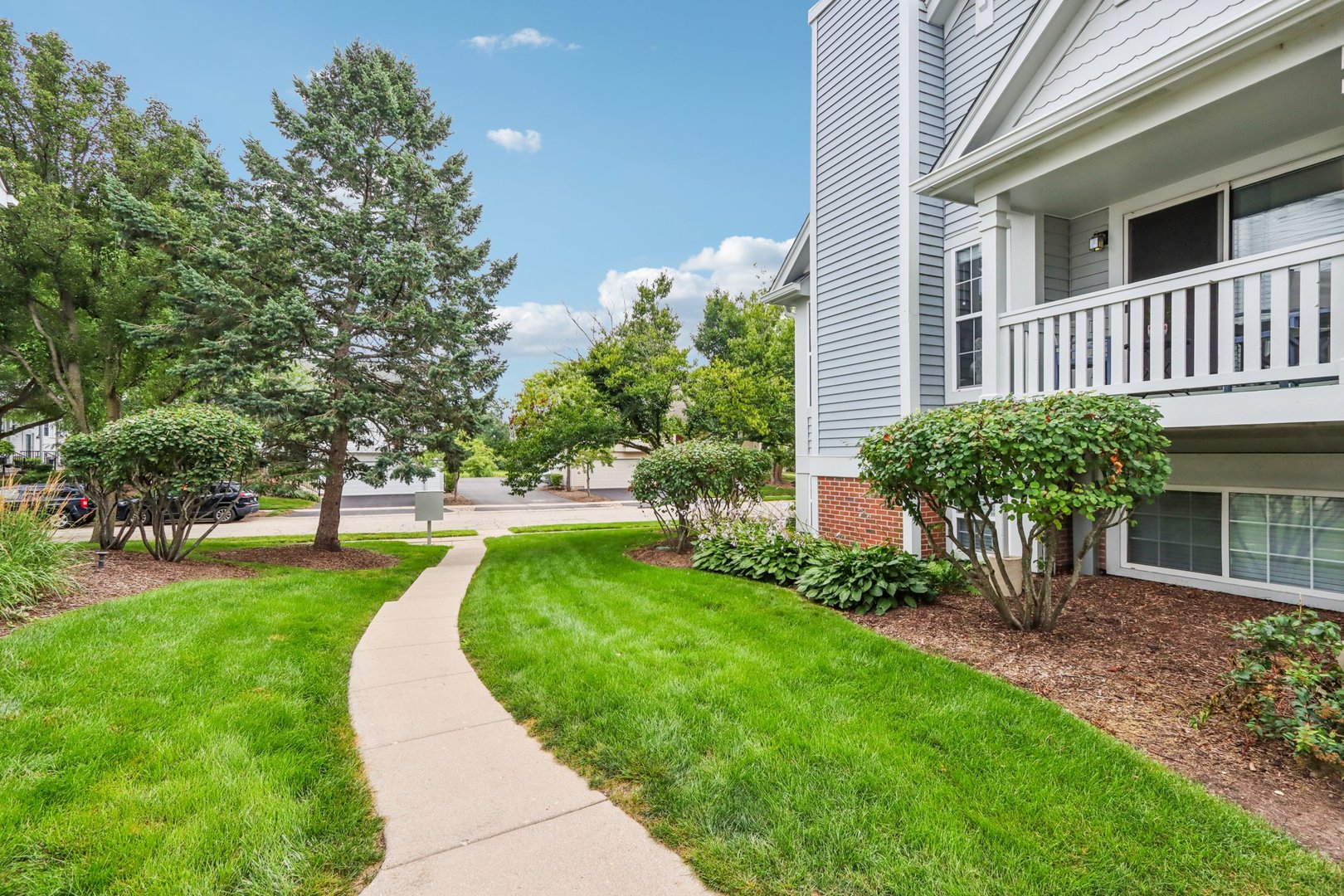 982 Manchester Circle, Grayslake, IL 60030