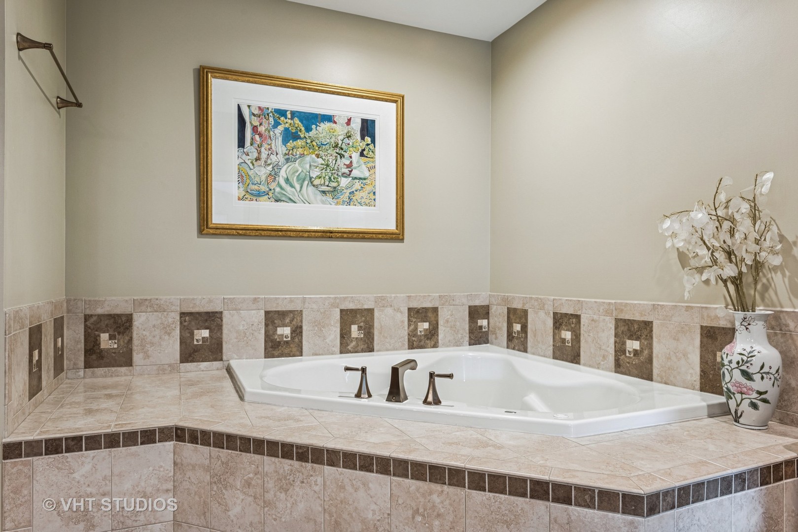 2S560 Seneca Drive, Wheaton, IL 60189