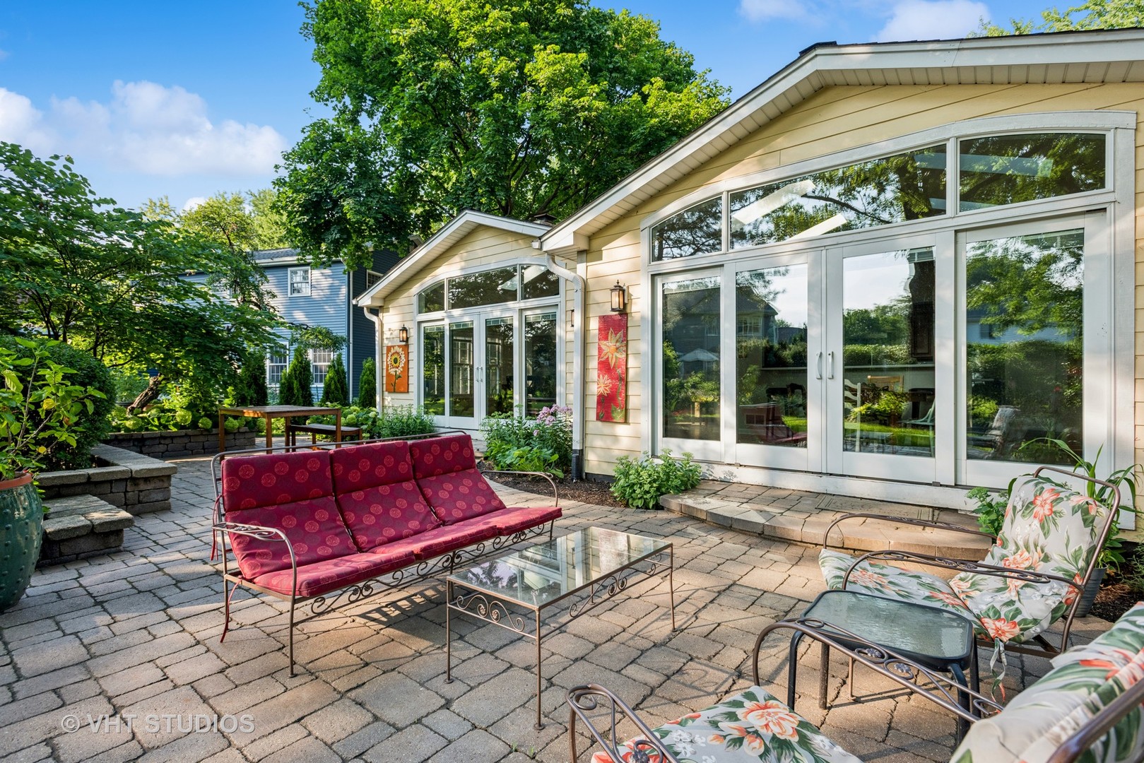 2S560 Seneca Drive, Wheaton, IL 60189