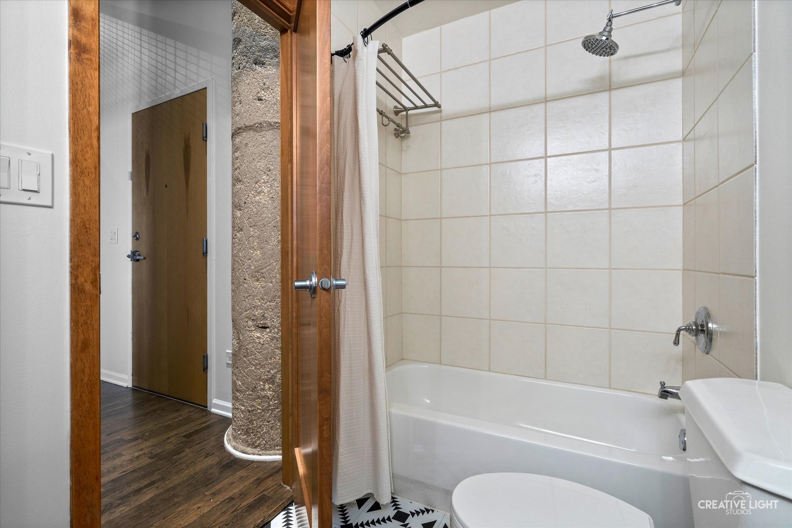 758 N Larrabee Street #409, Chicago, IL 60654