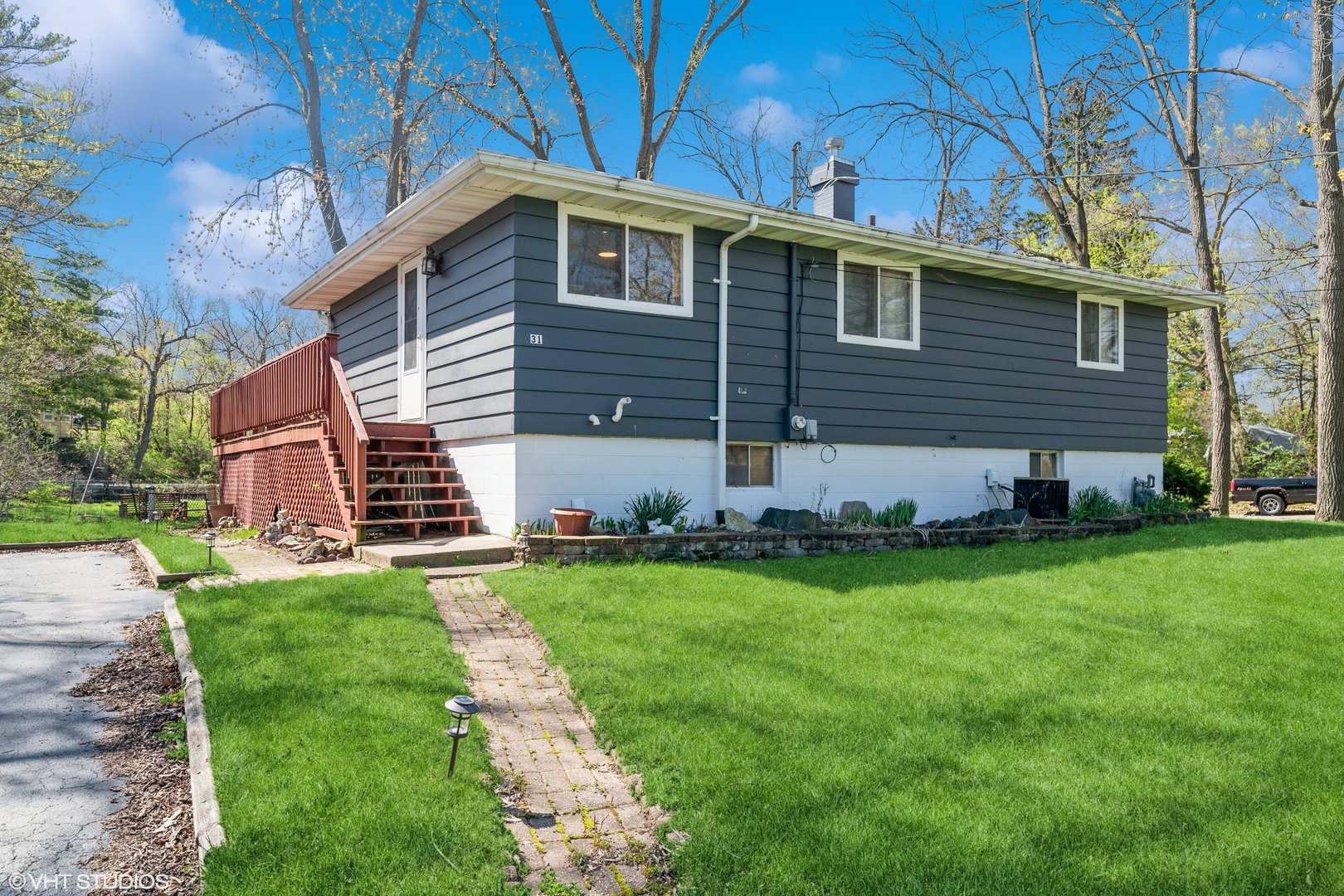 31 Medinah Avenue, Fox Lake, IL 60020