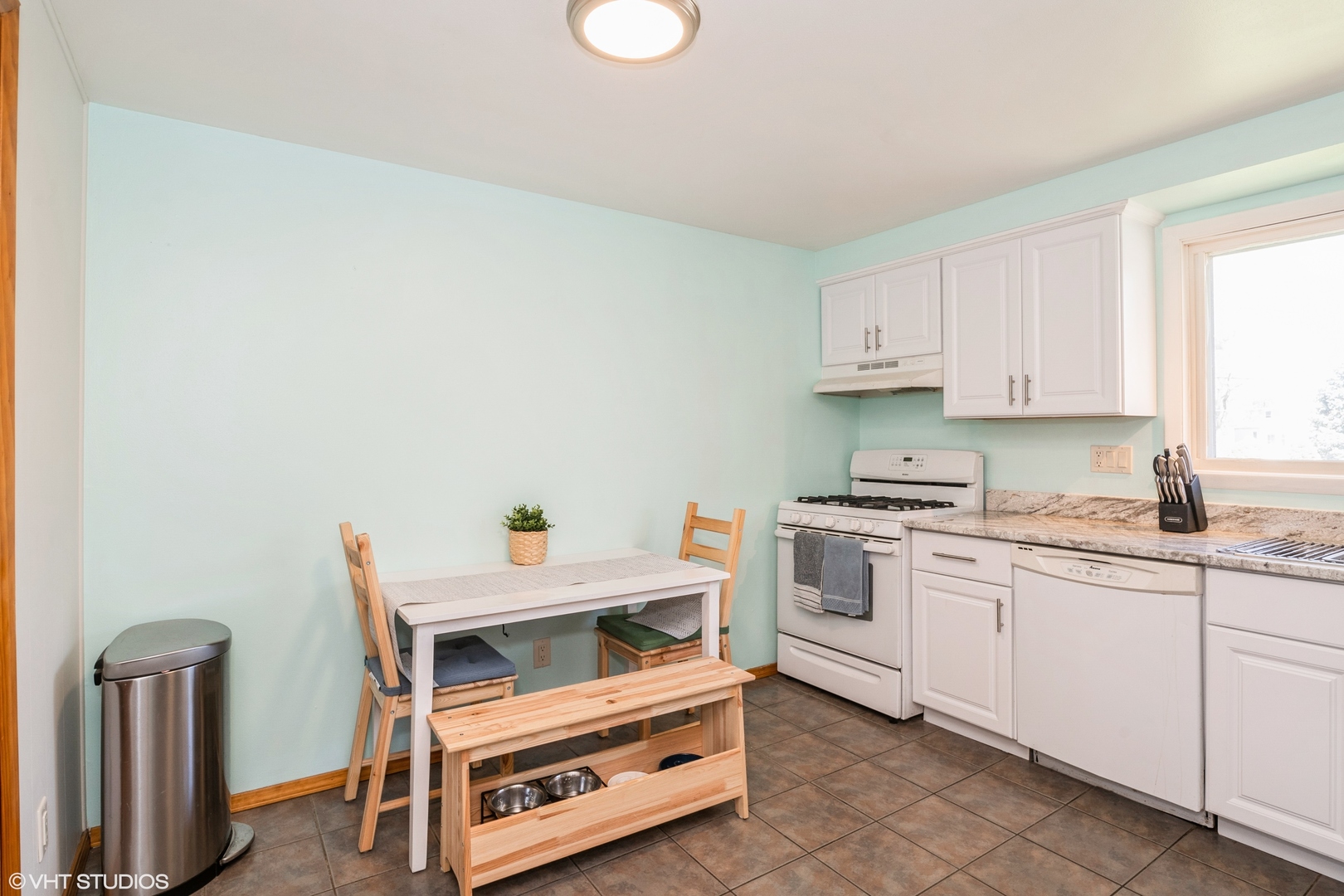 31 Medinah Avenue, Fox Lake, IL 60020