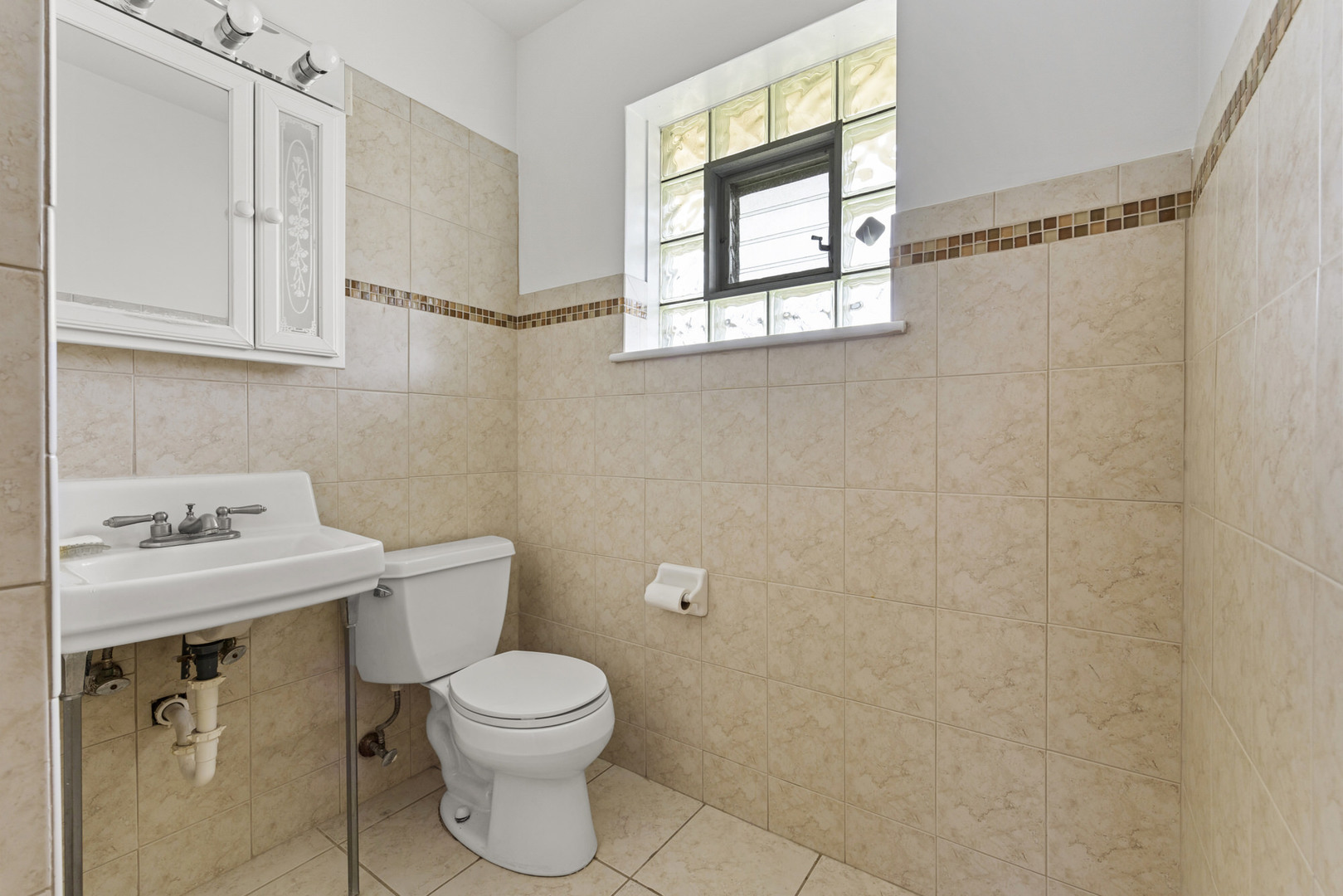 446 S LODGE Lane, Lombard, IL 60148