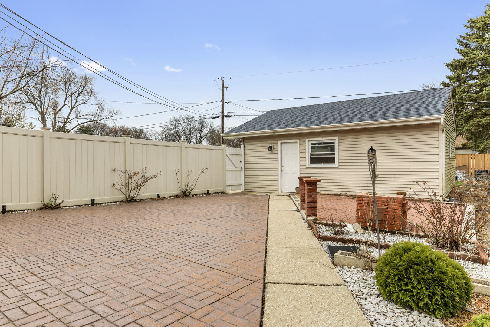 446 S LODGE Lane, Lombard, IL 60148