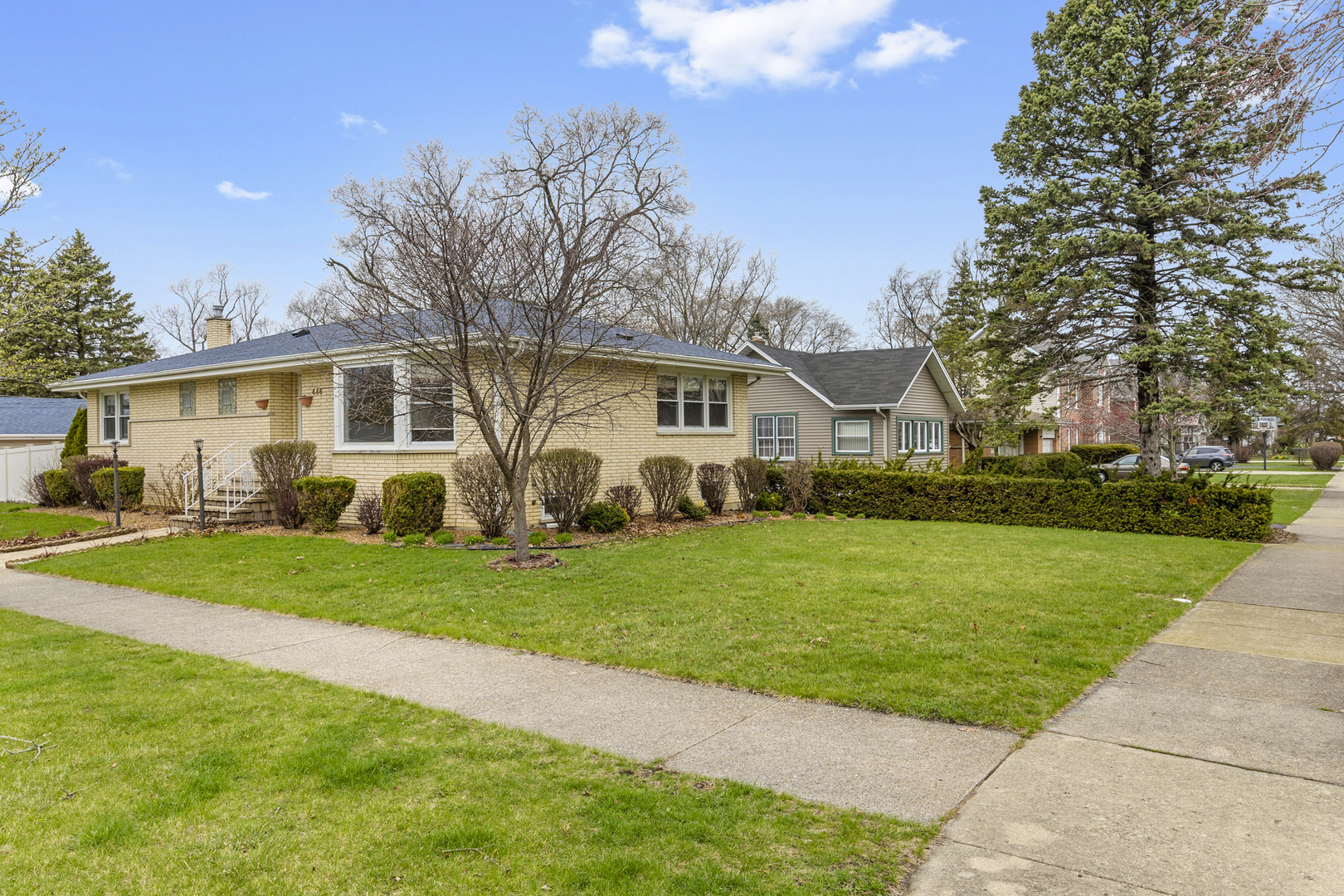 446 S LODGE Lane, Lombard, IL 60148