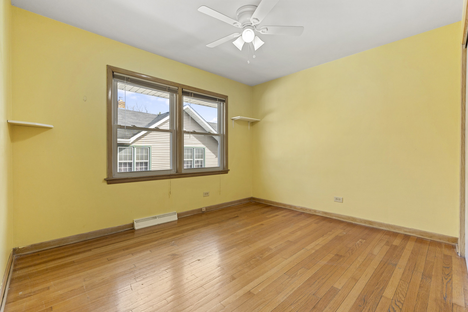 446 S LODGE Lane, Lombard, IL 60148