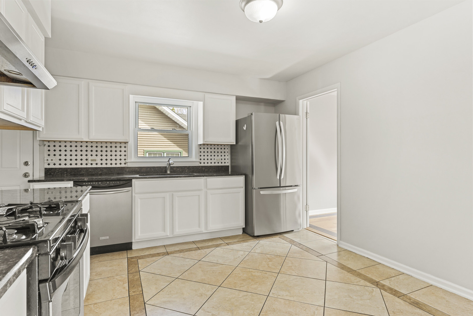 446 S LODGE Lane, Lombard, IL 60148