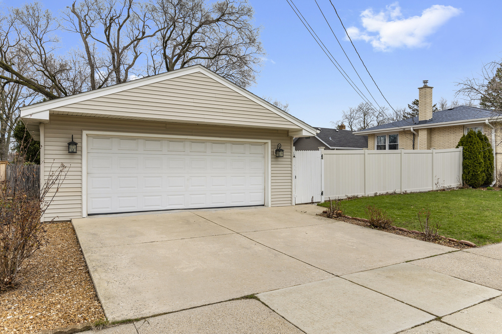446 S LODGE Lane, Lombard, IL 60148