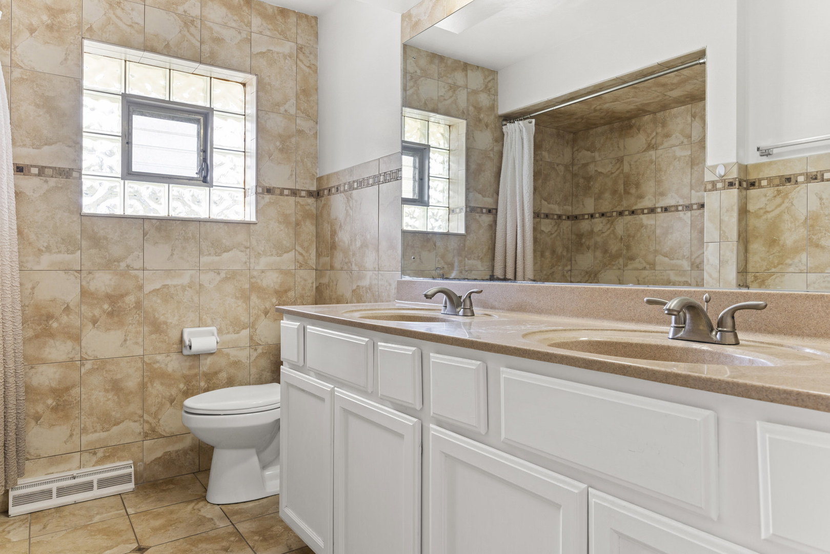446 S LODGE Lane, Lombard, IL 60148