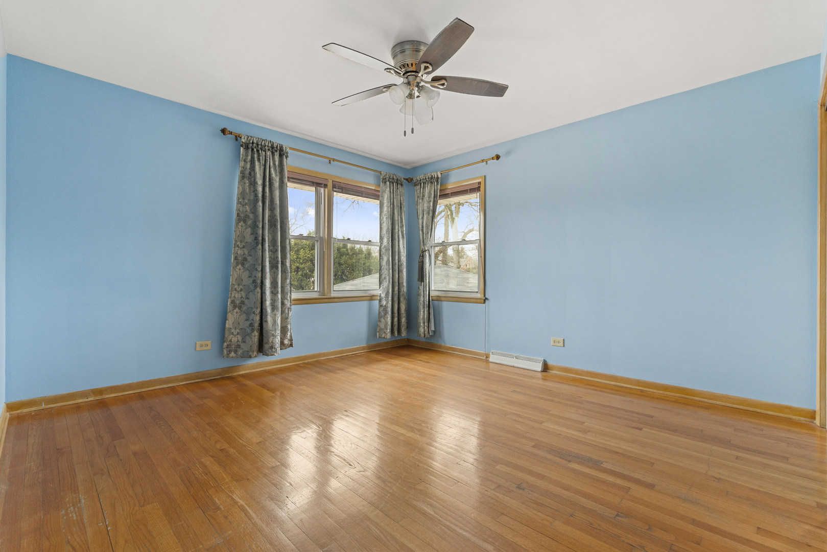 446 S LODGE Lane, Lombard, IL 60148