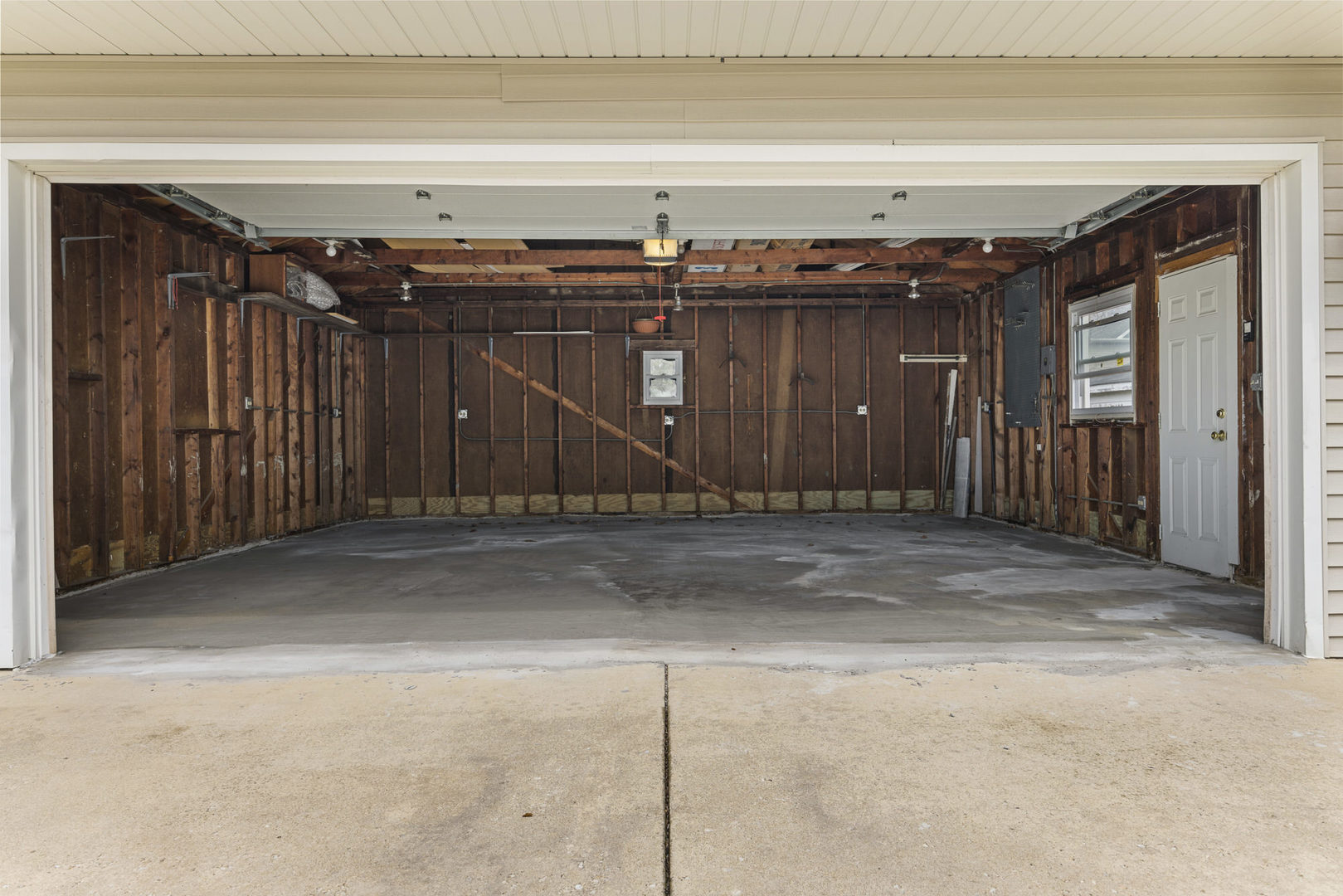 446 S LODGE Lane, Lombard, IL 60148
