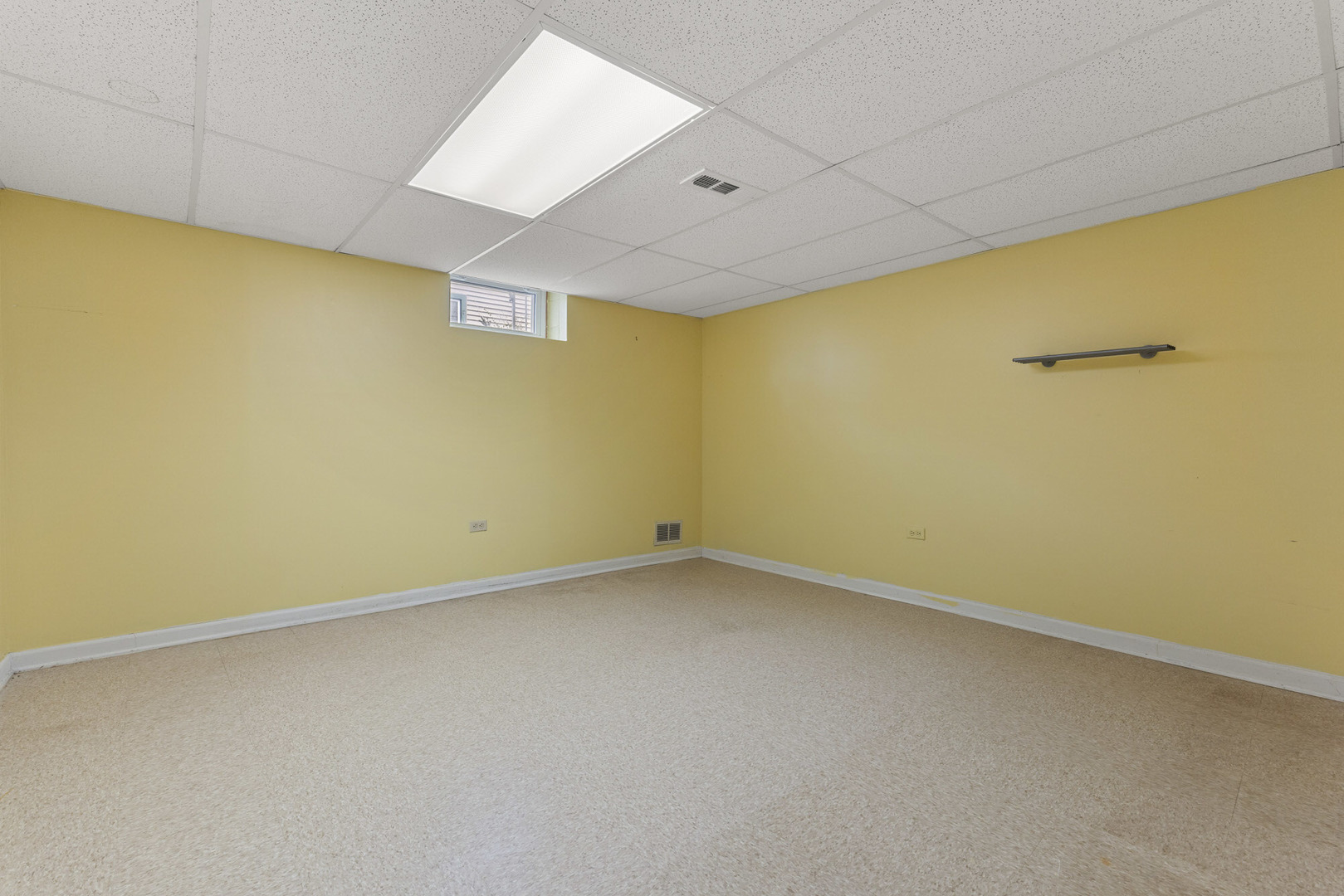 446 S LODGE Lane, Lombard, IL 60148