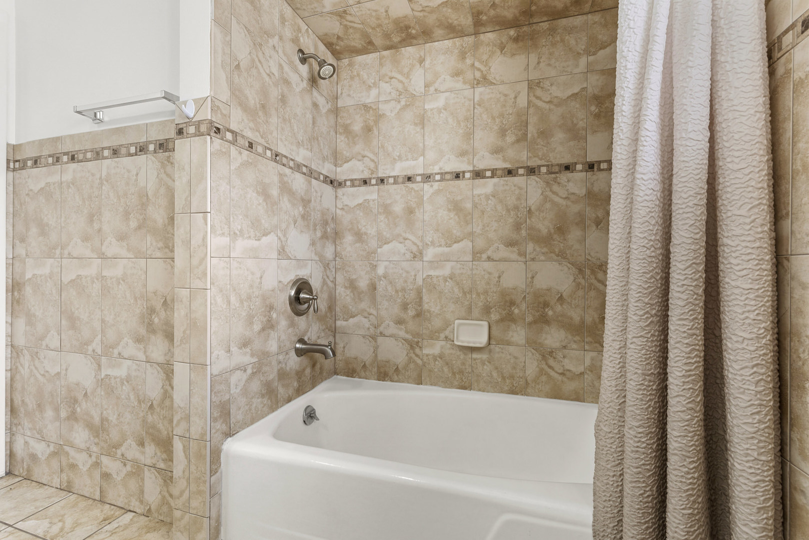 446 S LODGE Lane, Lombard, IL 60148