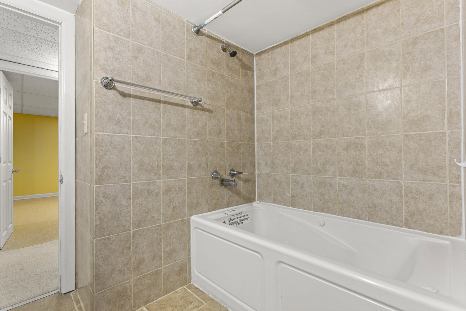 446 S LODGE Lane, Lombard, IL 60148