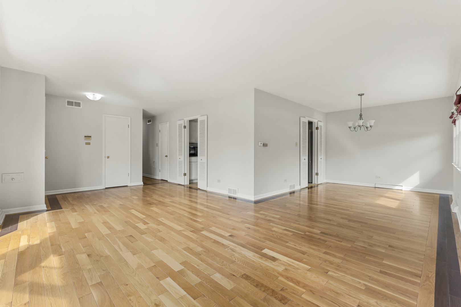 446 S LODGE Lane, Lombard, IL 60148