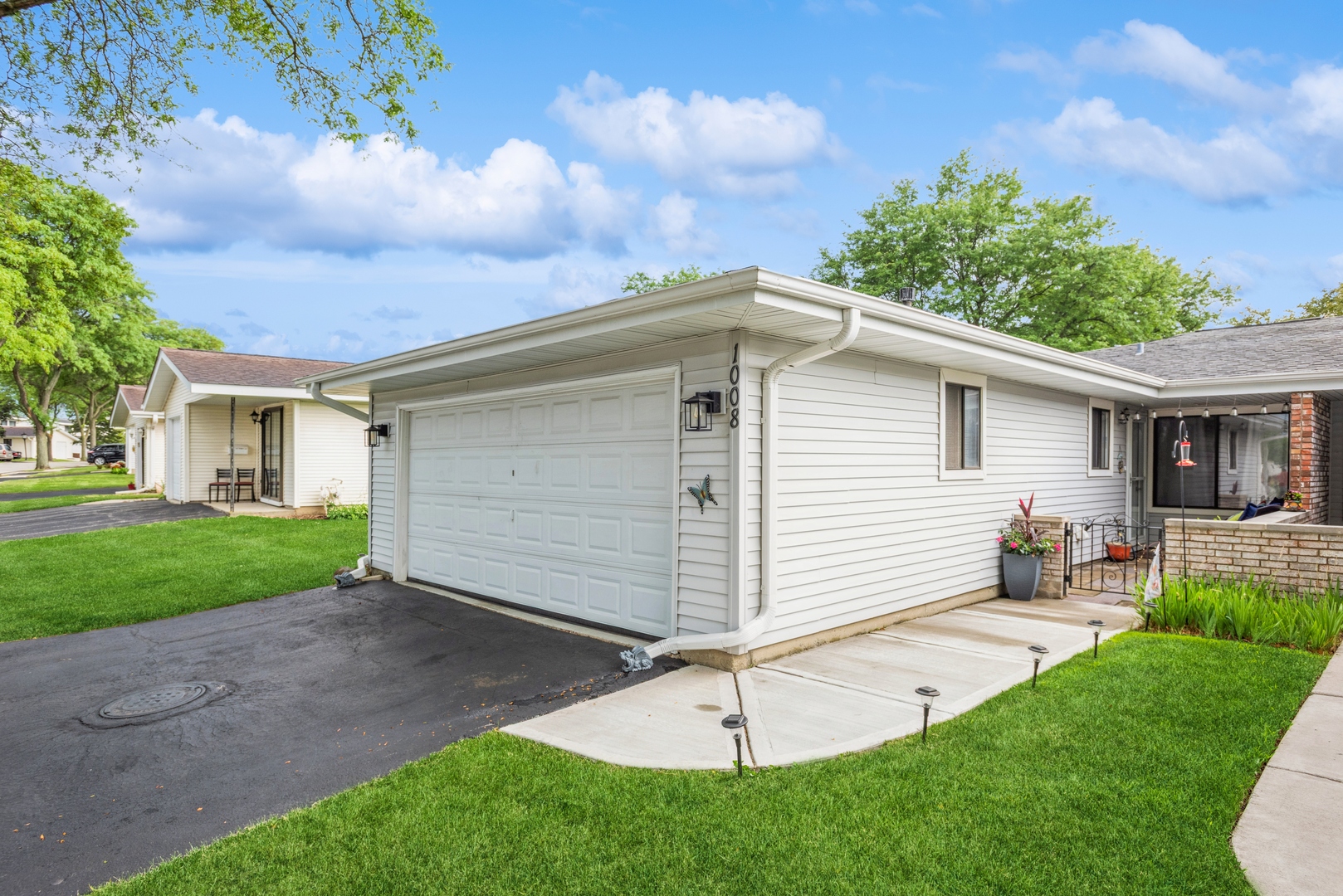 1008 Shannock Lane, Schaumburg, IL 60193