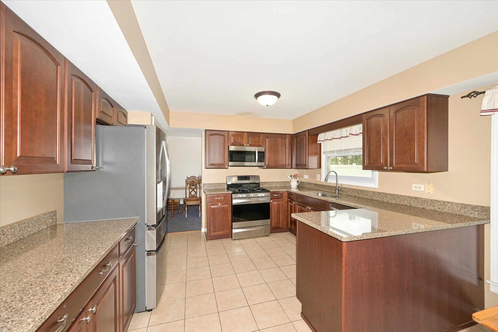 766 Oakwood Drive, Westmont, IL 60559