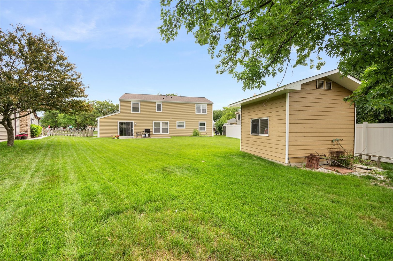 766 Oakwood Drive, Westmont, IL 60559