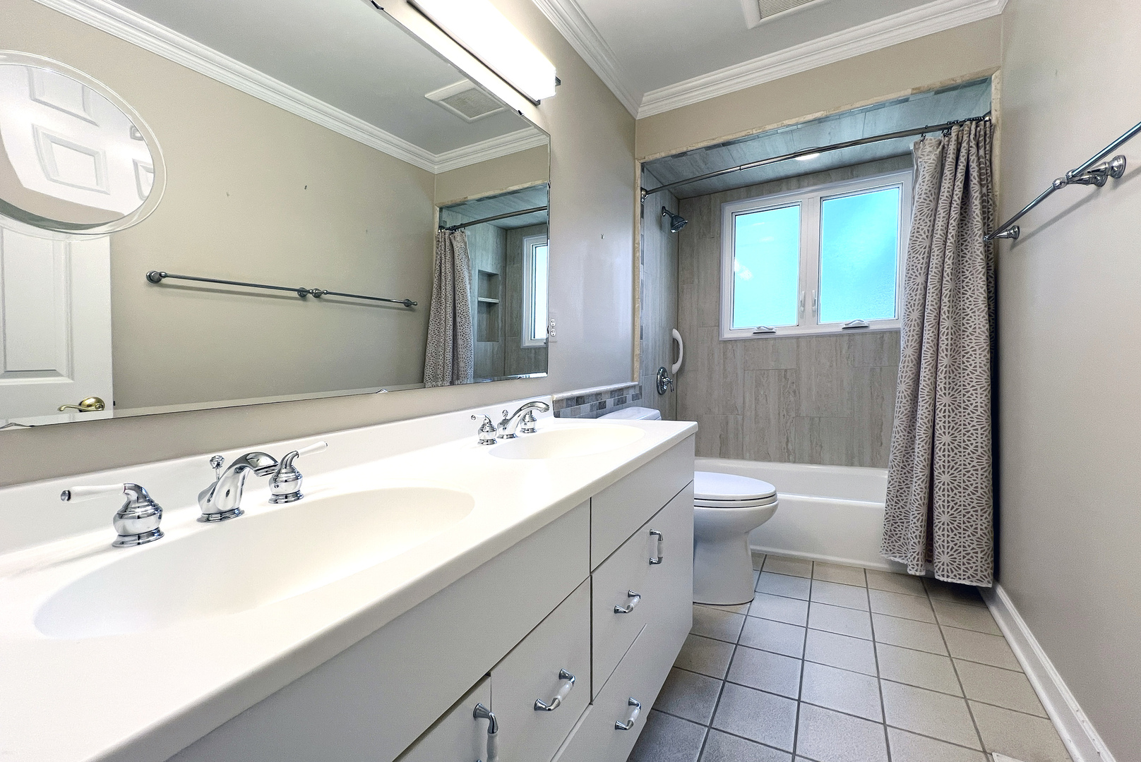 26 N Regency Drive, Arlington Heights, IL 60004