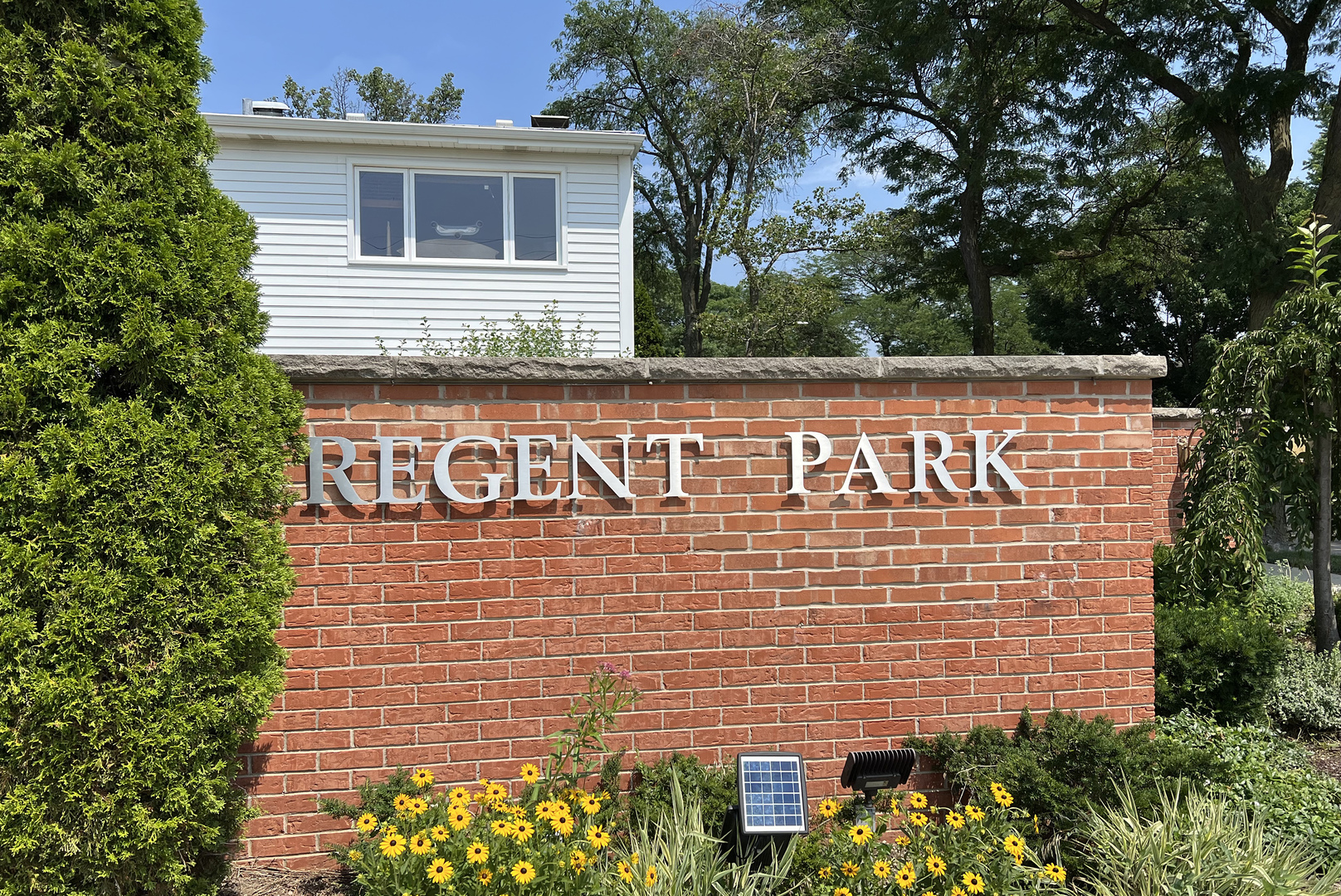 26 N Regency Drive, Arlington Heights, IL 60004