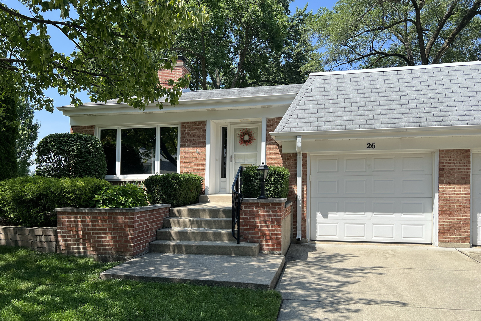 26 N Regency Drive, Arlington Heights, IL 60004