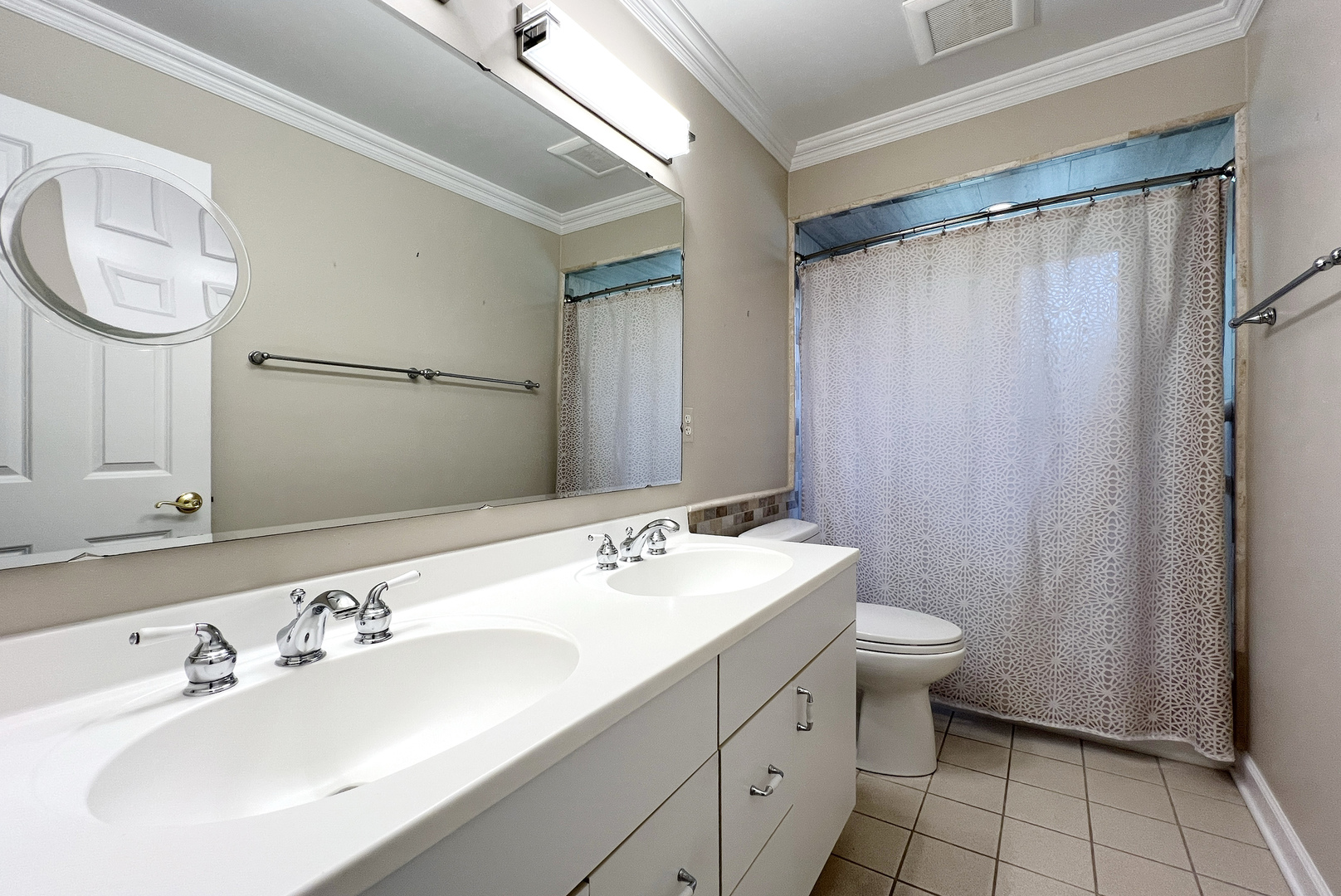 26 N Regency Drive, Arlington Heights, IL 60004
