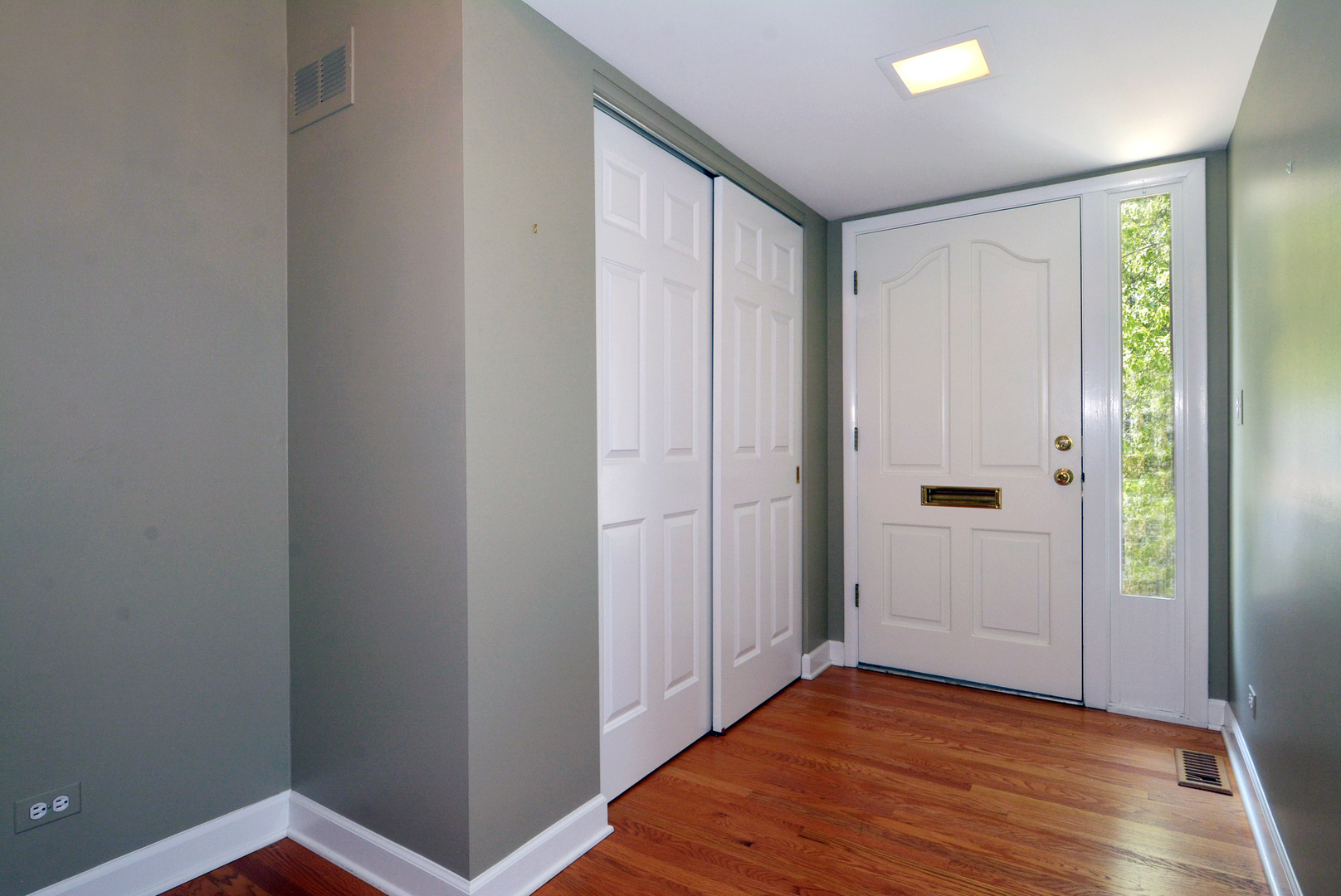 26 N Regency Drive, Arlington Heights, IL 60004