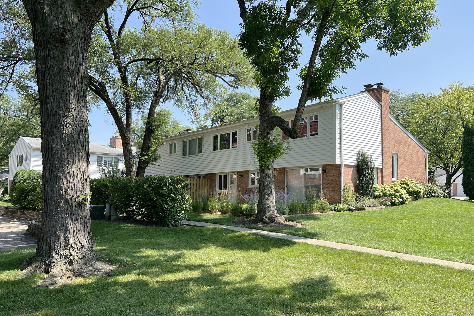 26 N Regency Drive, Arlington Heights, IL 60004