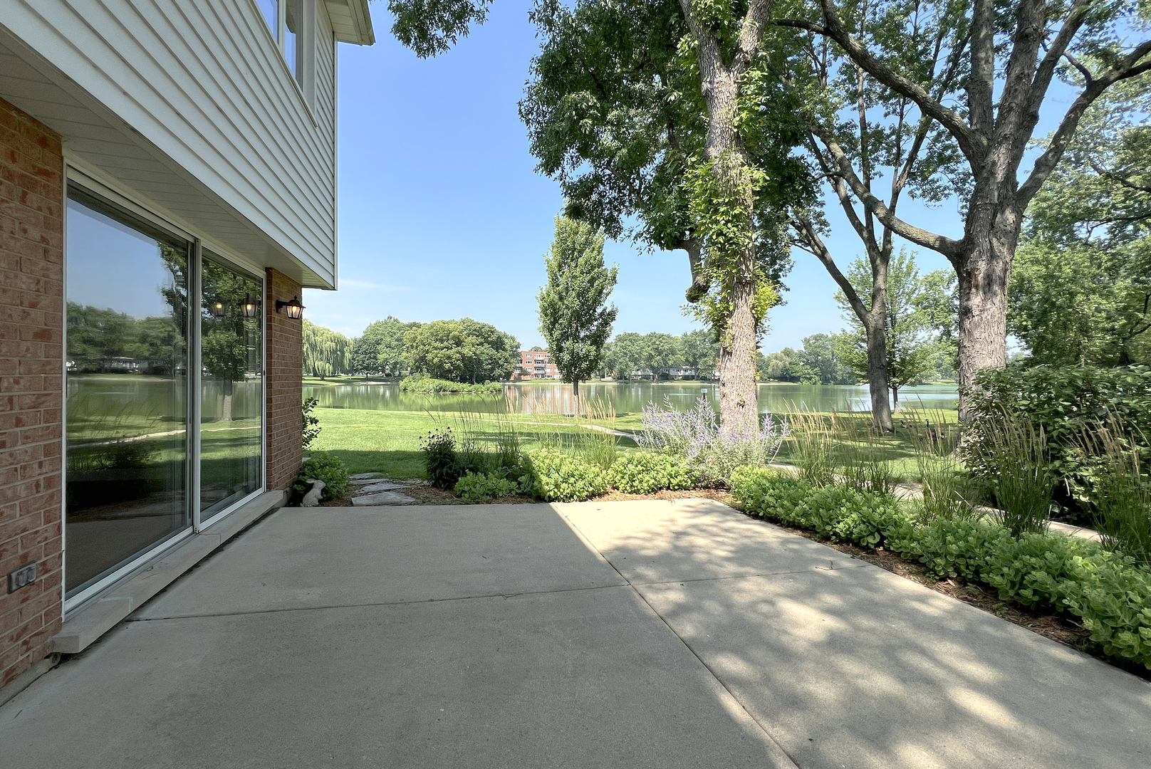 26 N Regency Drive, Arlington Heights, IL 60004
