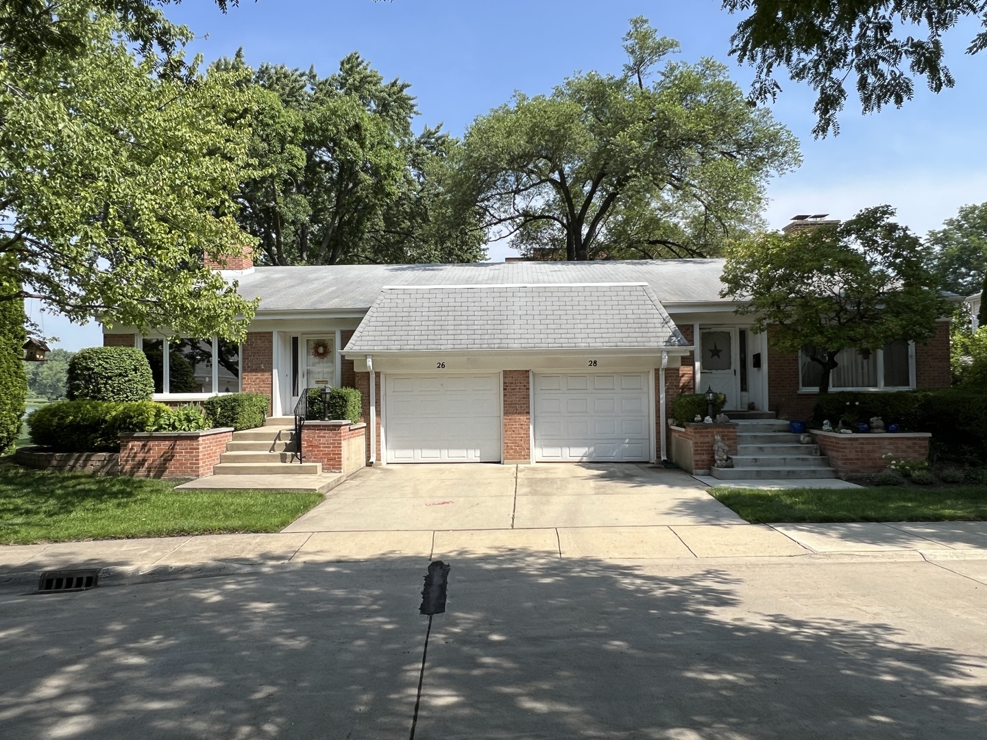 26 N Regency Drive, Arlington Heights, IL 60004